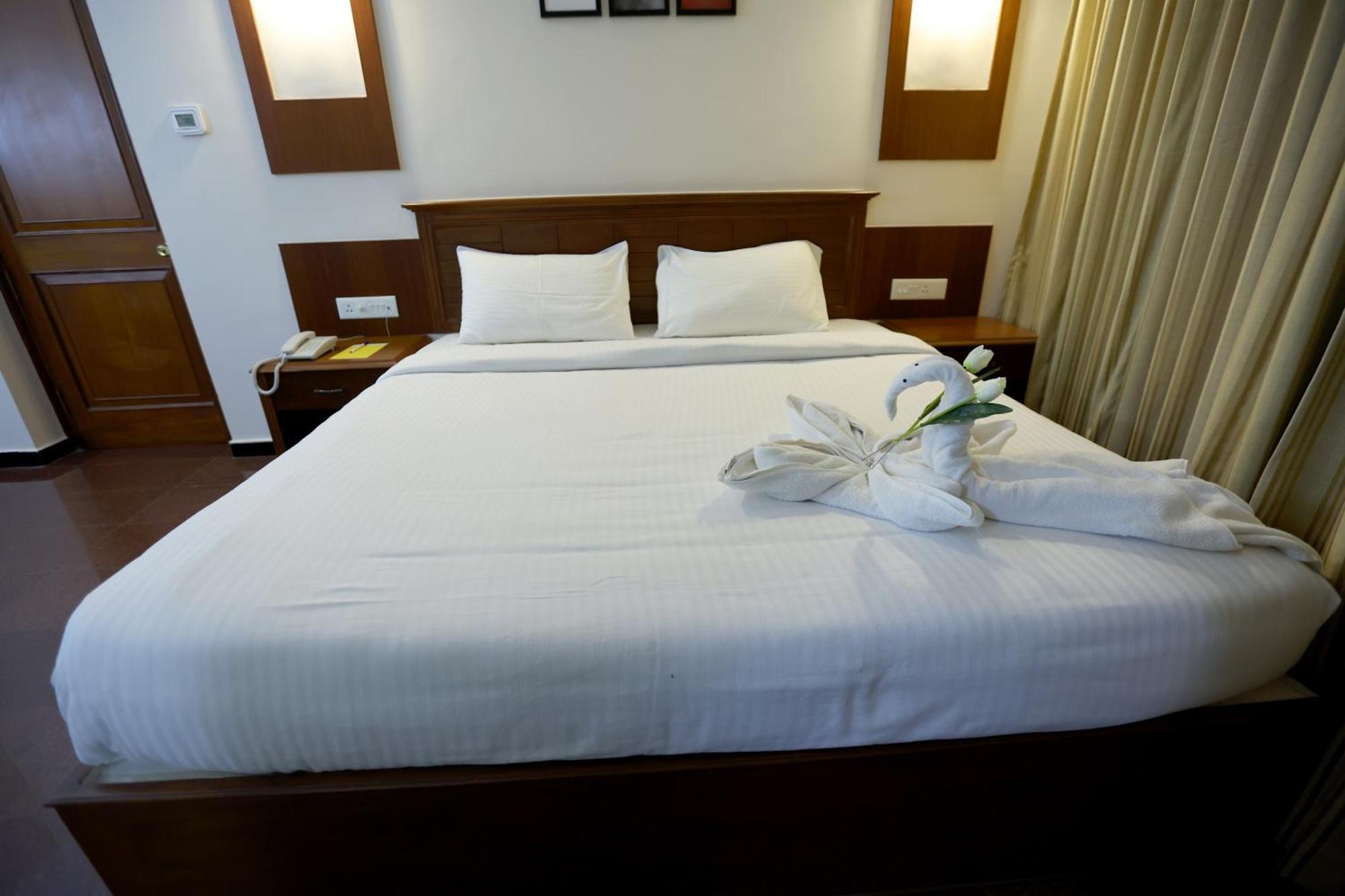 Breeze Residency Hotel Tiruchirappalli Buitenkant foto