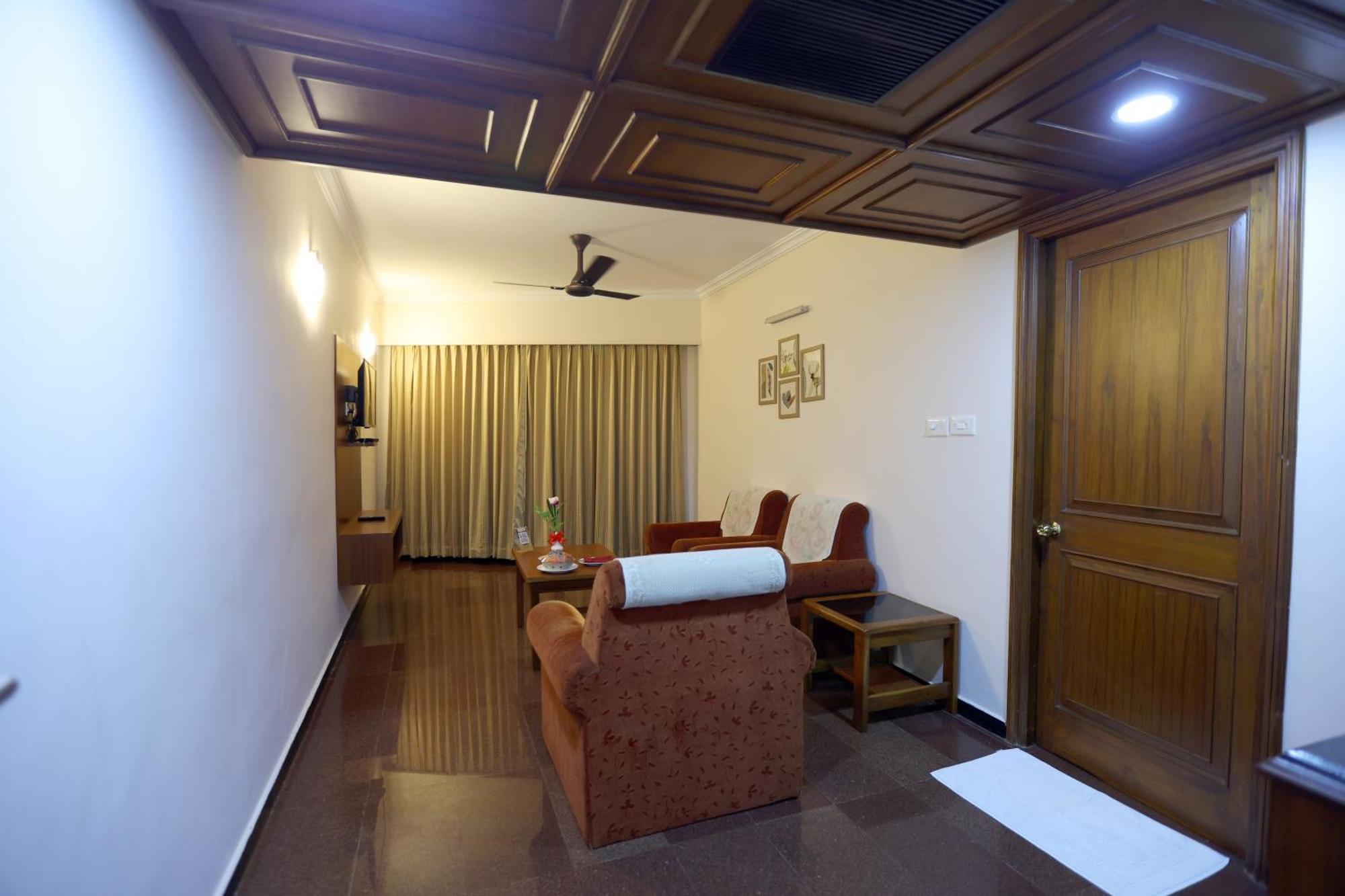 Breeze Residency Hotel Tiruchirappalli Buitenkant foto