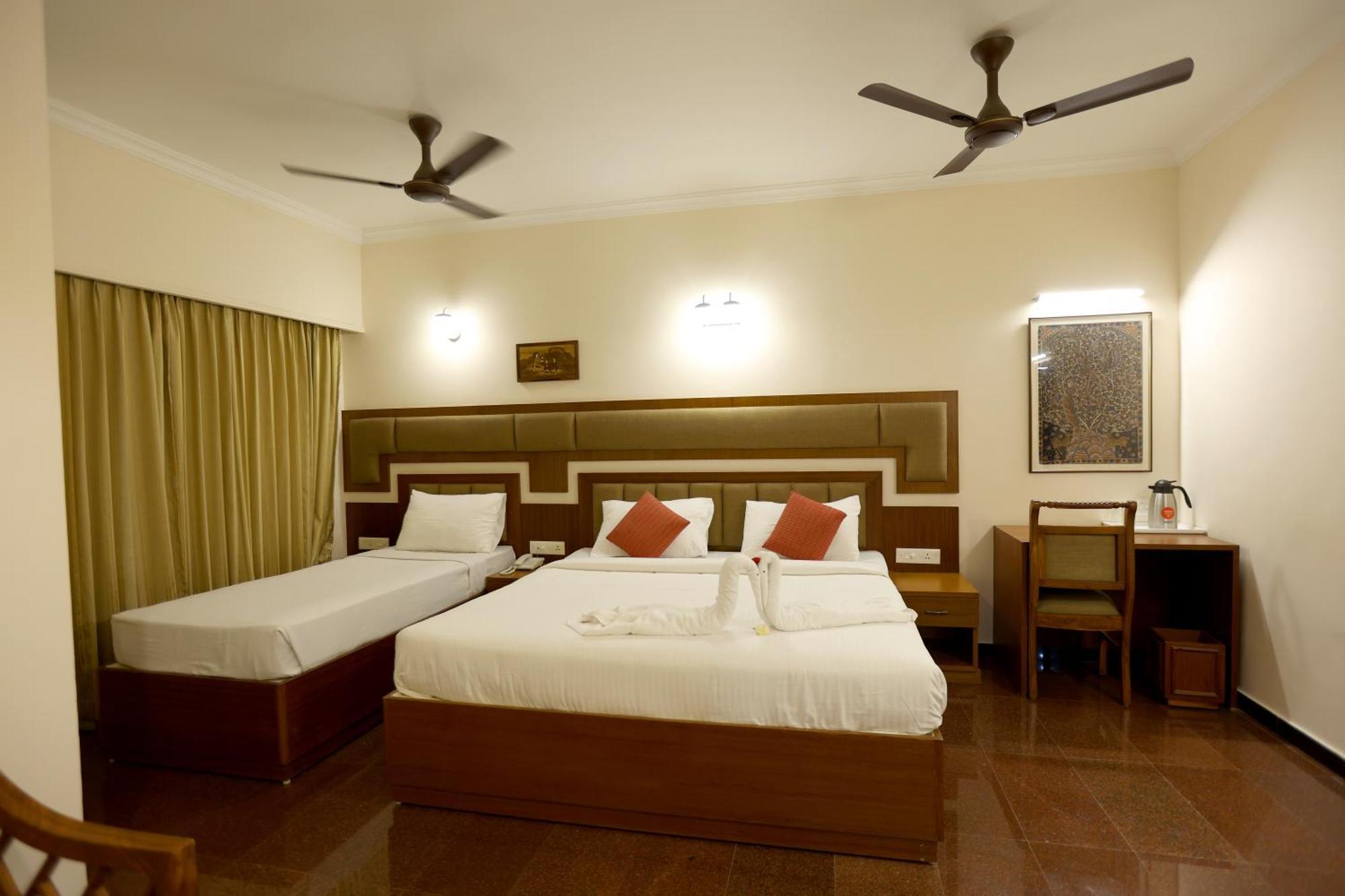 Breeze Residency Hotel Tiruchirappalli Buitenkant foto