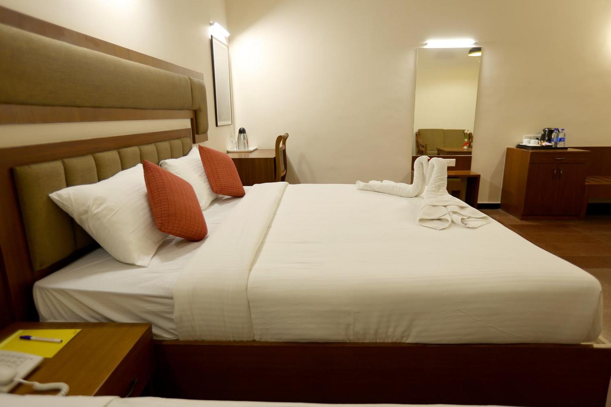 Breeze Residency Hotel Tiruchirappalli Buitenkant foto