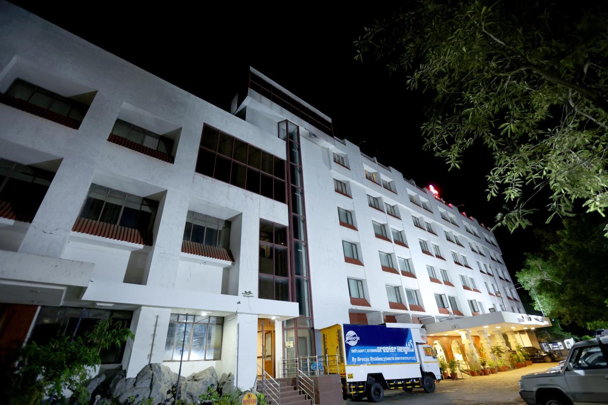 Breeze Residency Hotel Tiruchirappalli Buitenkant foto