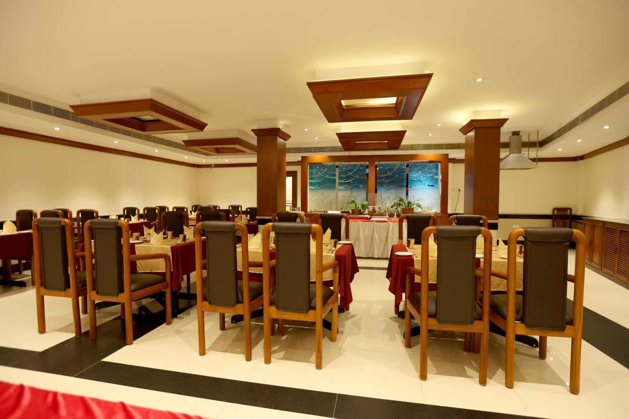 Breeze Residency Hotel Tiruchirappalli Buitenkant foto