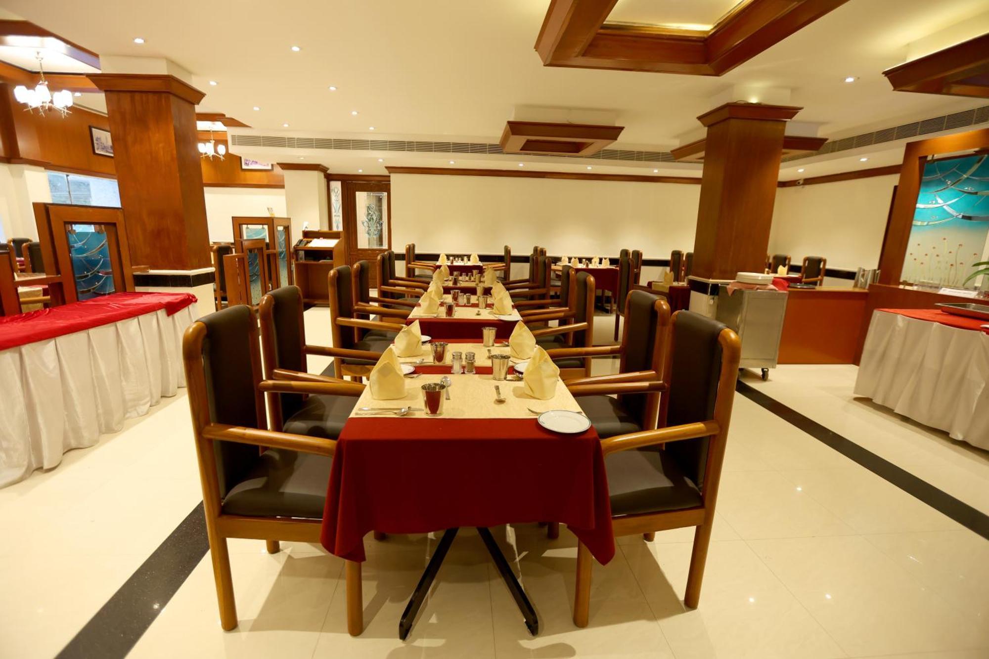 Breeze Residency Hotel Tiruchirappalli Buitenkant foto