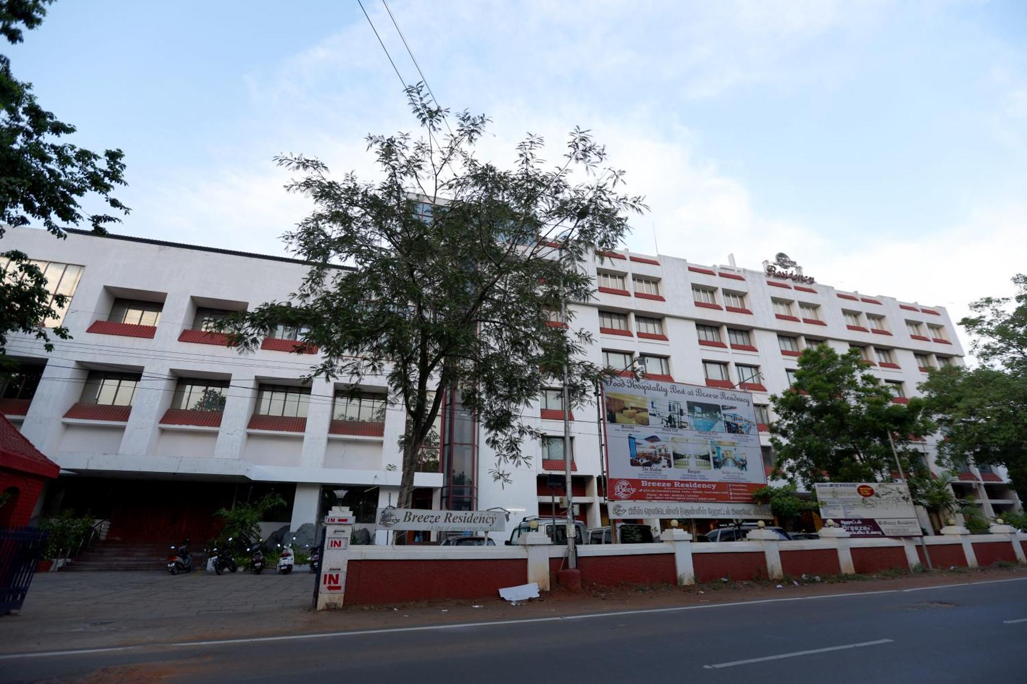 Breeze Residency Hotel Tiruchirappalli Buitenkant foto