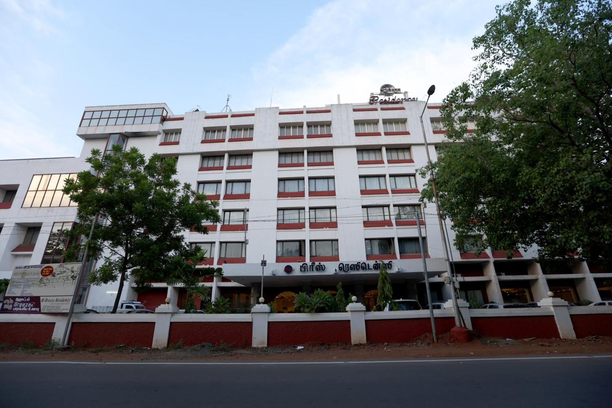 Breeze Residency Hotel Tiruchirappalli Buitenkant foto