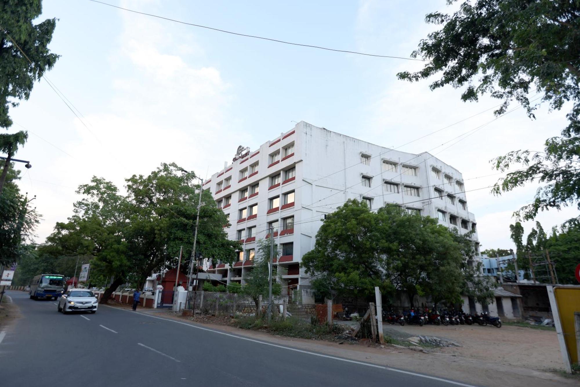 Breeze Residency Hotel Tiruchirappalli Buitenkant foto